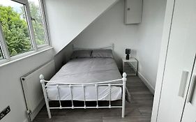 Lovely 2 Bedroom Flat With Roof Terrace In London Nw6